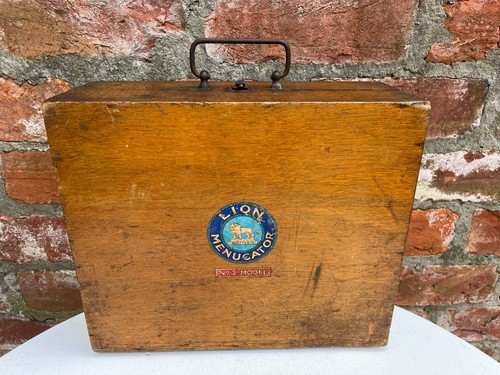 Vintage lion menucator 2 - vintage,