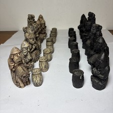 Rare Vintage Berkeley Medieval Resin Chess Set Cream & Black. 12cm King