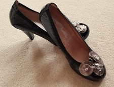 NEW  Lovely, Very Comfortable