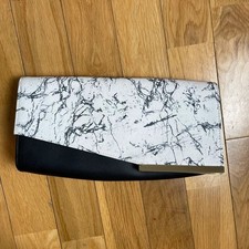 Pied A Terre white & black