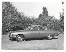 JAGUAR MK X SALOON FRONT 3/4 PUBLICITY B/W PHOTOGRAPH