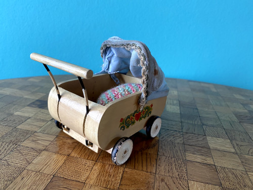 Pram dollhouse dollhouse