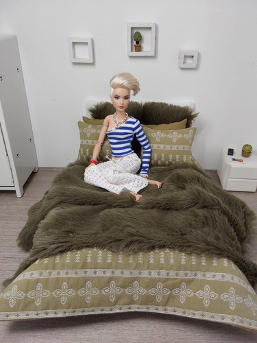 Scale barbie doll size - 1/6,