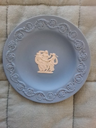 Blue wedgewood dish - wedgewood, 4"