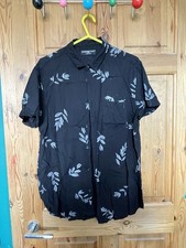 Men‘s Black Shirt With Silver Leaf Design Cedarwood State Size L