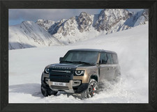 Land Rover Defender in Snowy