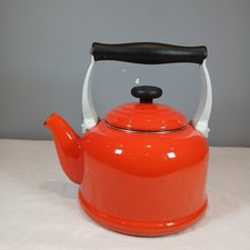 Le Creuset Traditional Stove Top Kettle 2.1L - Cherry Red