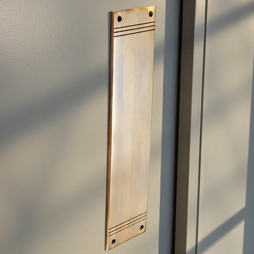 Solid aged brass finger push - solid,