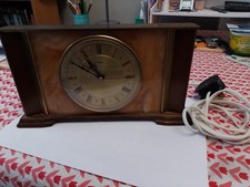 Vintage Métamec Mantle Electric Clock with Roman Numerals, In nice condition.