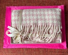 Scarf pink dog tooth pattern