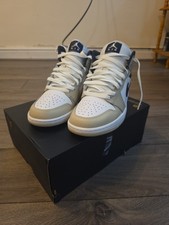 Nike Air Jordan 1 Mid  –