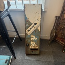 VINTAGE WALL MOUNTED VENDING MACHINE WRIGLEYS CHEWING GUM