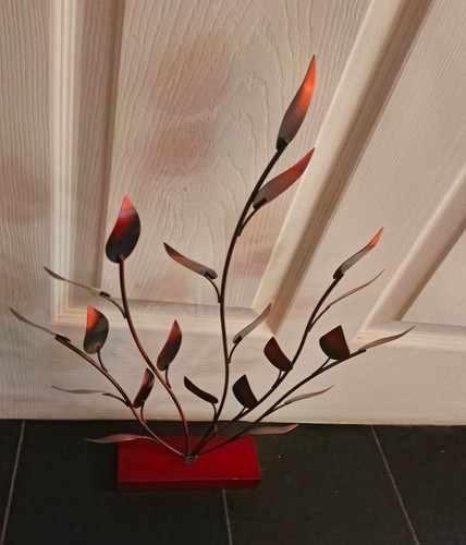 Freestanding metal leaf - freestanding,