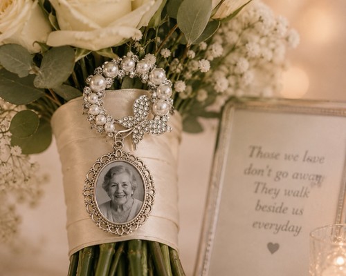 Memorial photo wreath - wreath, brooch