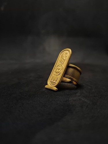 Jewelry ring queen - of,
