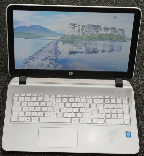 White 6inch pavillion 15 - 15.6inch, hp