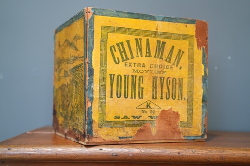 Vintage china man tea crate - man,
