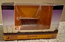 N Gauge Graham Farish Scenecraft Building - Bicycle Hut (42-140)