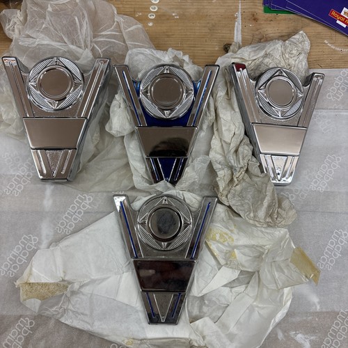 Record shield front trophy - /,
