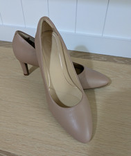 Clarks Leather Court Shoes Womens UK4D Taupe Slim Heel Comfort Insoles UNWORN