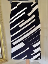 Zara Basic Stretch Pencil Midi Skirt Size XS Black/Ivory Chic Slim Fit Rear Vent