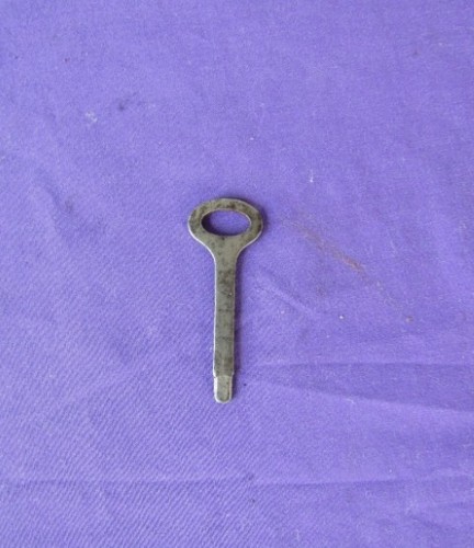 Key singer sewing machine - key,