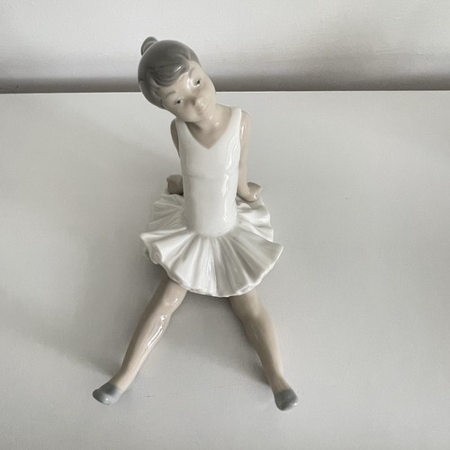 Nao lladroamusing ballet - by,