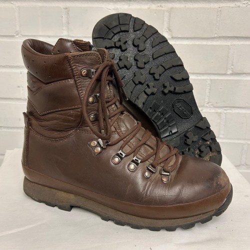 Altberg defender boots 8 - boots,