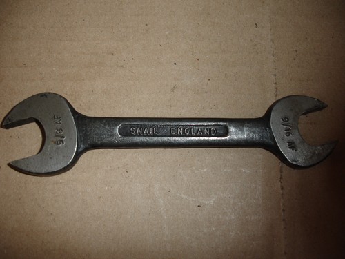 Vintage snail england - snail,