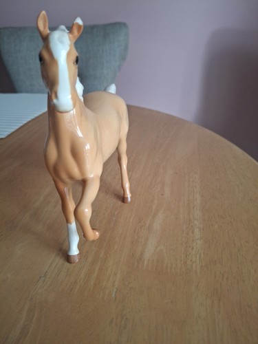 Beswick palomino horse model - palomino,