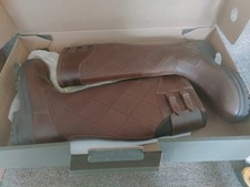 Beautiful New & Boxed le