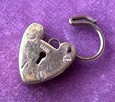 Antique 9ct Gold Pendant Heart