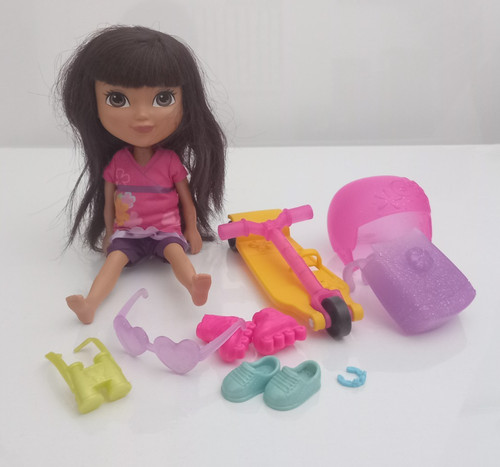 Mattel dora and friends - dora, doll