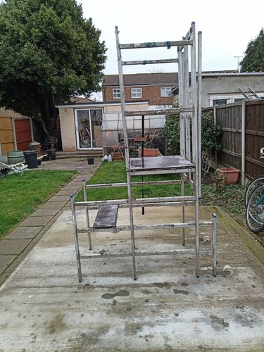 Tower pop podium steps - [pop,