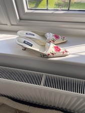 SILK EMBROIDERED KITTEN MULES