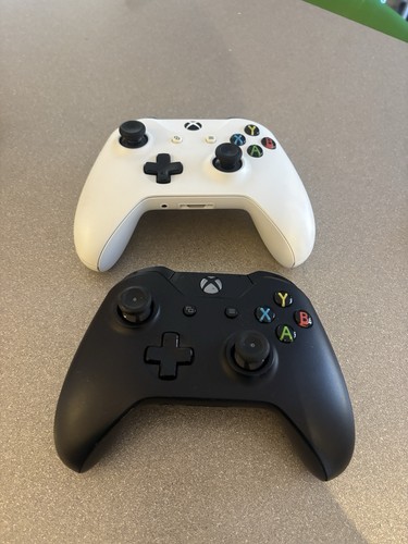 Xbox one controllers black - 2,
