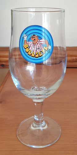 Bullseye darts show - bullseye, stemmed