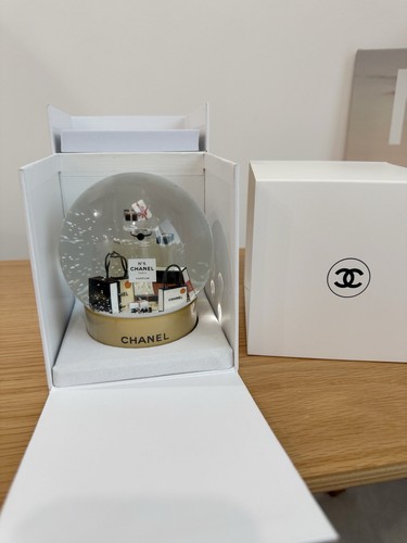 Chanel beauté snow globe - no.5,