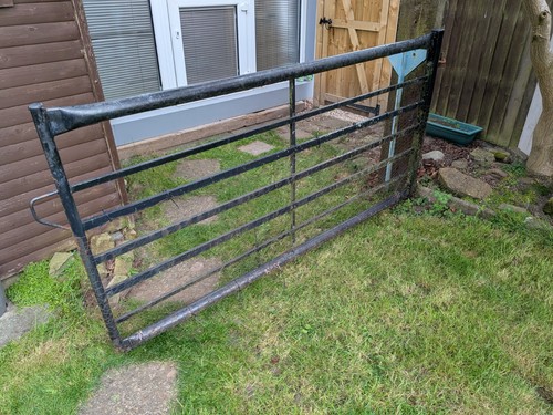 Foot metal farm - field,