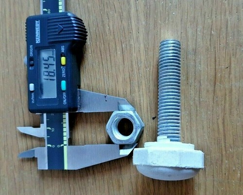Adjustable levelling shower - levelling,