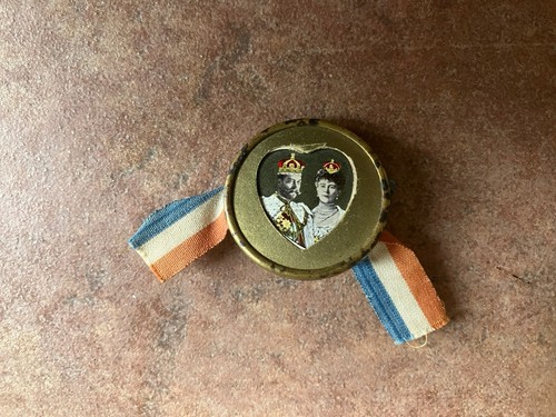 Vintage tin badge 1911 - tin,
