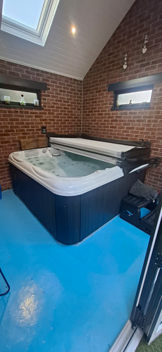 Hot tub seat with - with, jets
