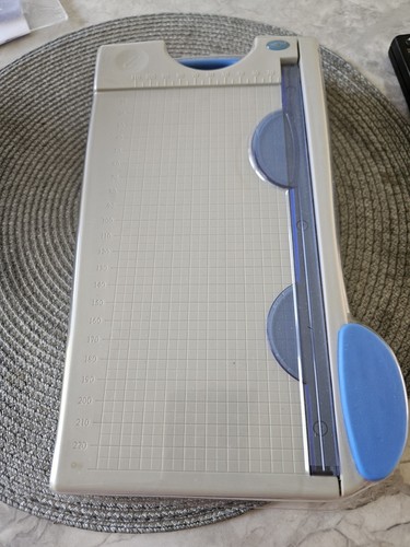 Cut paper guillotine for - x,