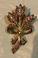 vintage gold-tone brooch