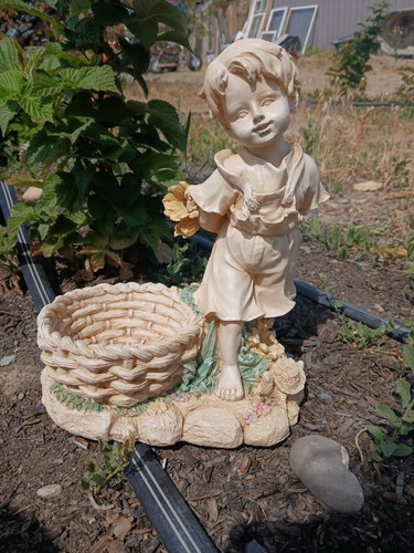 Resin garden statue figurine - resin,