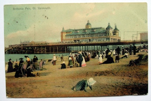 Postcard britannia pier gt - -,