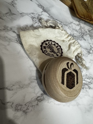 Wooden present yoyo toy - yoyo,