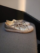 Women’s / Girls Silver Glitter Converse All stars Low Top Shoes Sneakers Size 4