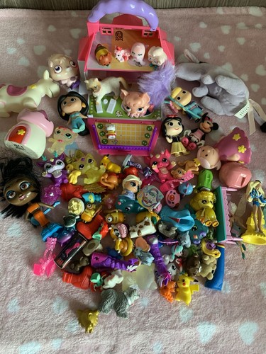 Toy figures bundle - toy,