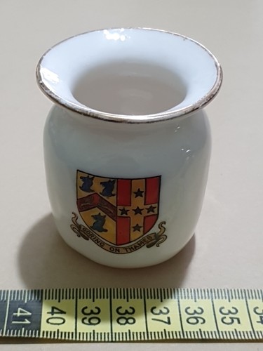 Crested ware goss - ware,,